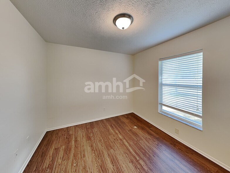 Building Photo - 6707 64th Ln E