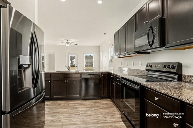 Building Photo - 103 W Tecoma Ln