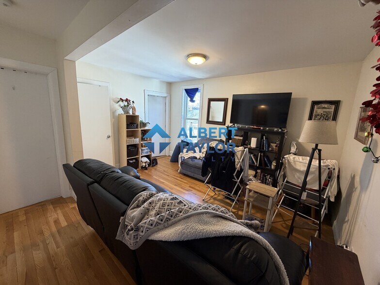 Building Photo - 11 Leverett St