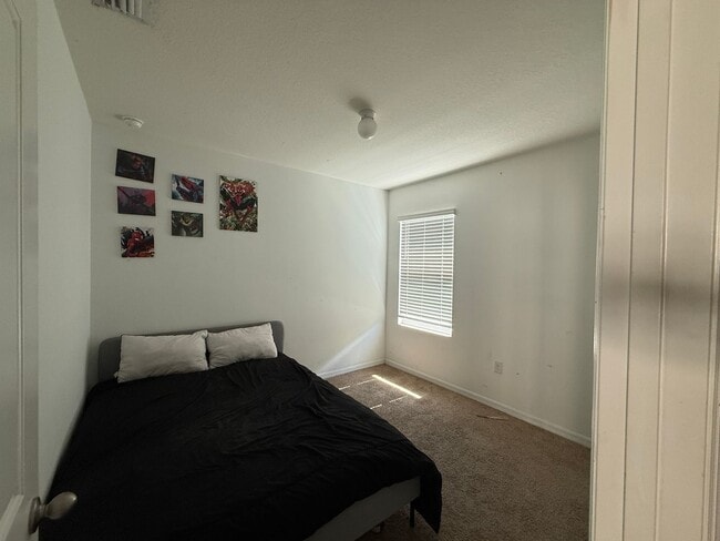 Building Photo - 3 Bedroom 2 Bath Single-Family Home (Garden Village)