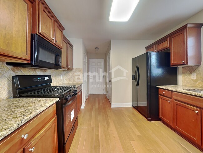 Building Photo - 2116 Benchmark Dr SW