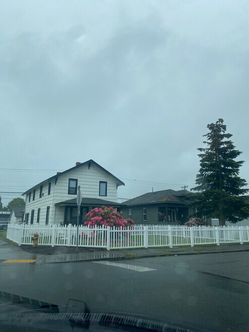 Building Photo - 1901 Lombard Ave