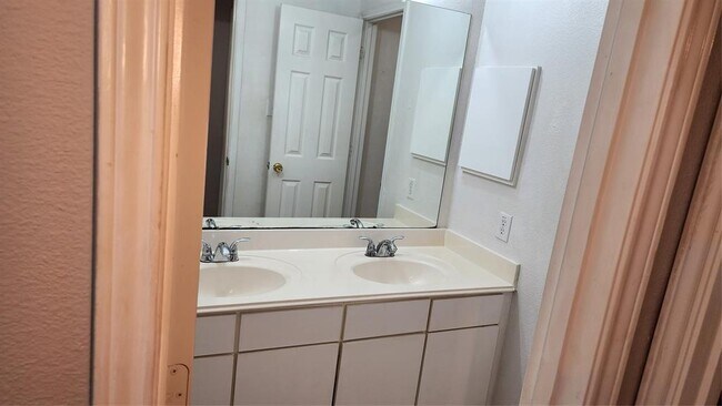 Building Photo - 7310 Fliser