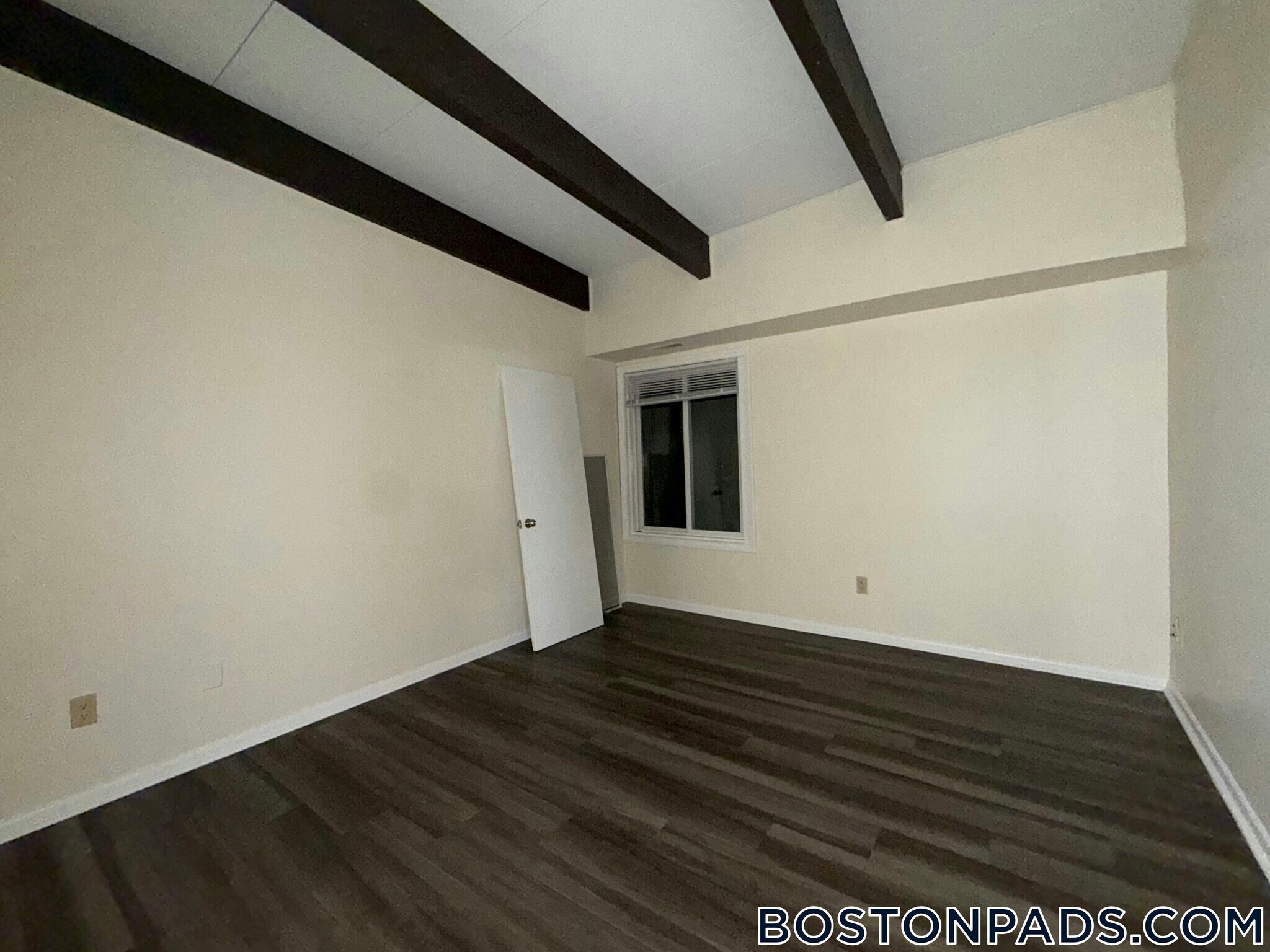 Building Photo - 16 Westgate Dr