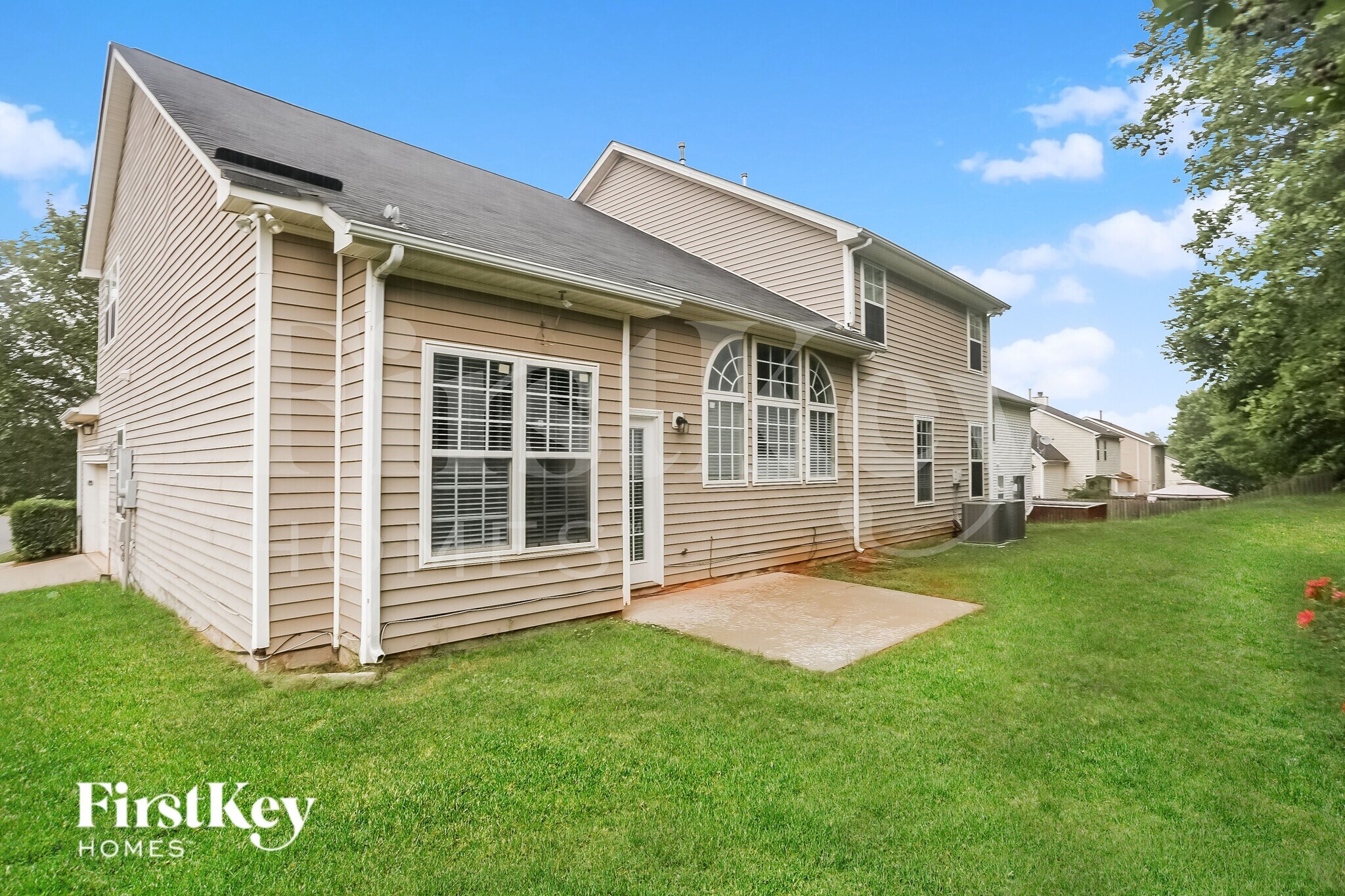 Building Photo - 9427 Golden Pond Dr