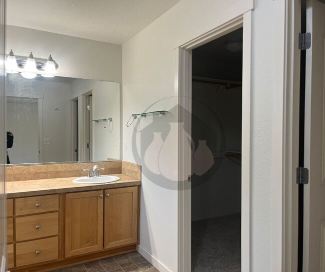 Building Photo - Keizer House-