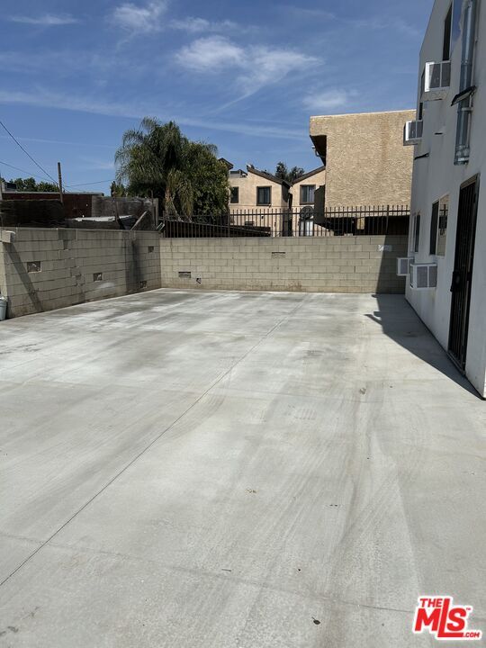 Building Photo - 13757 Vanowen St