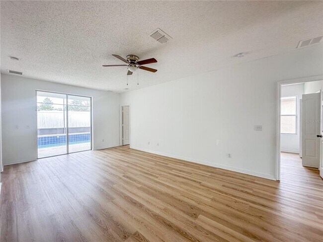 Building Photo - 402 Sunset View Dr