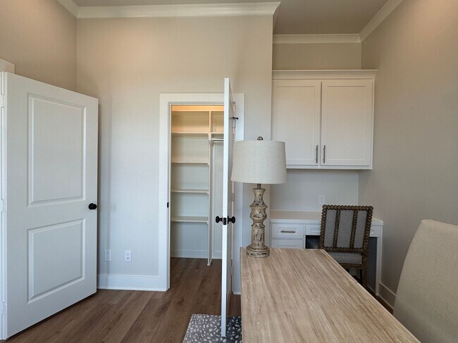 Building Photo - 9248 Villas Ct