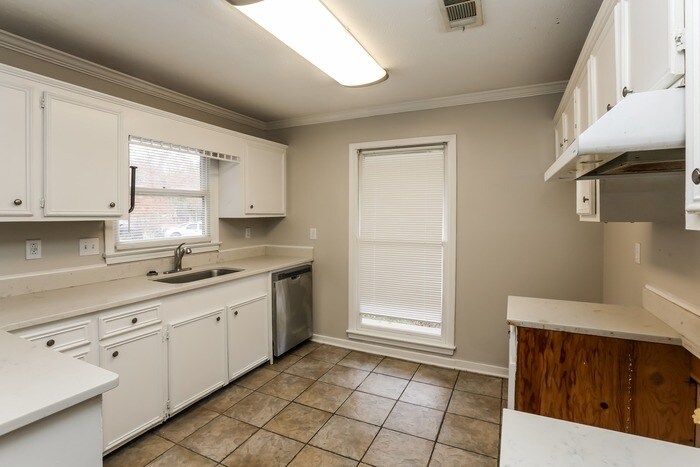 Building Photo - 506 Huntington Dr