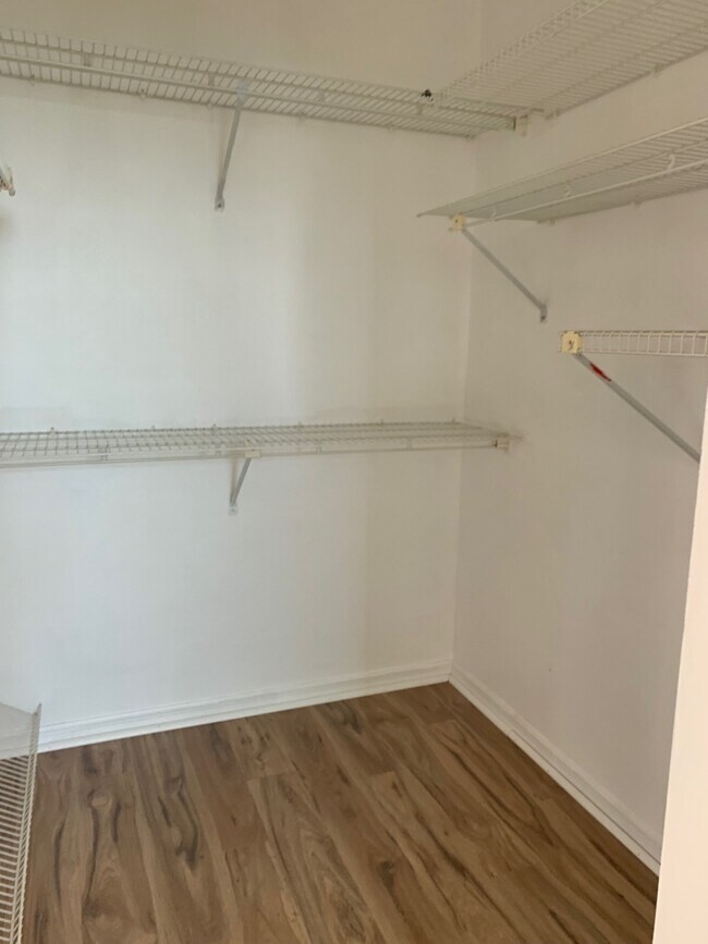 Building Photo - 300 New Waterford Pl