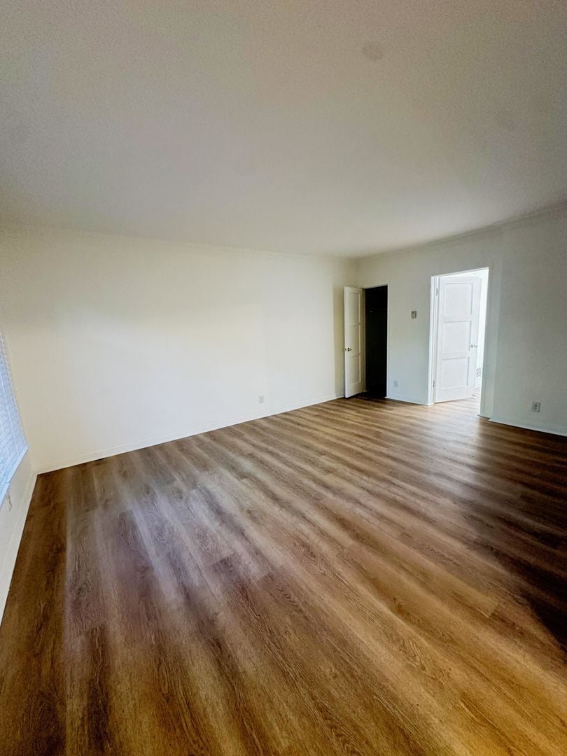 Interior Photo - Hayworth Courtyard Apartments – West Hollywood Living