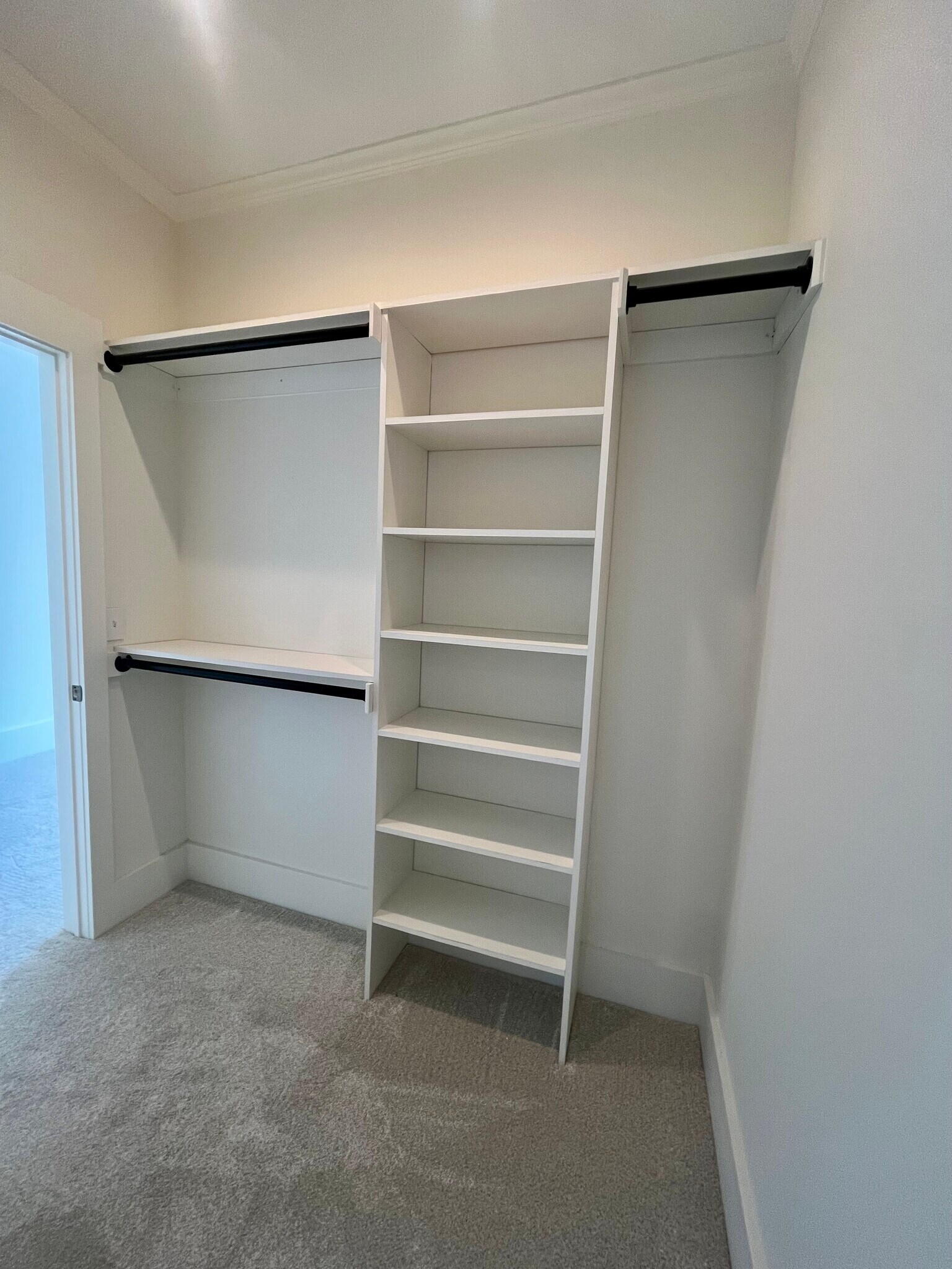 Building Photo - 670 Mohawk St