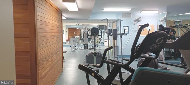 Building Photo - 3701 S George Mason Dr