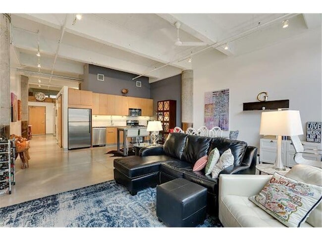 Building Photo - 700 N Washington Ave