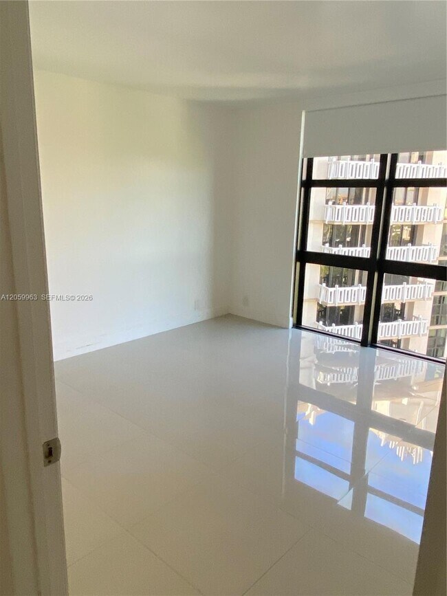 Building Photo - 1111 Crandon Blvd