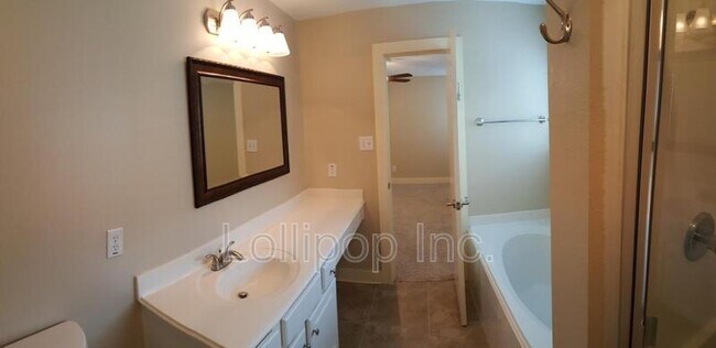 Building Photo - 26897 Hailey's Manor