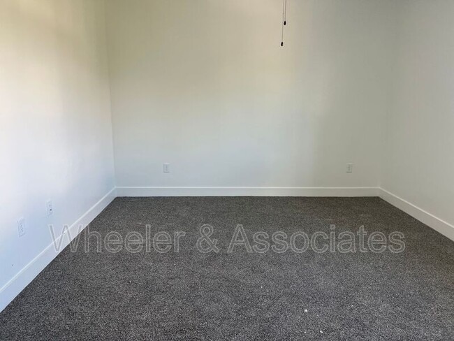 Building Photo - 310 38th St