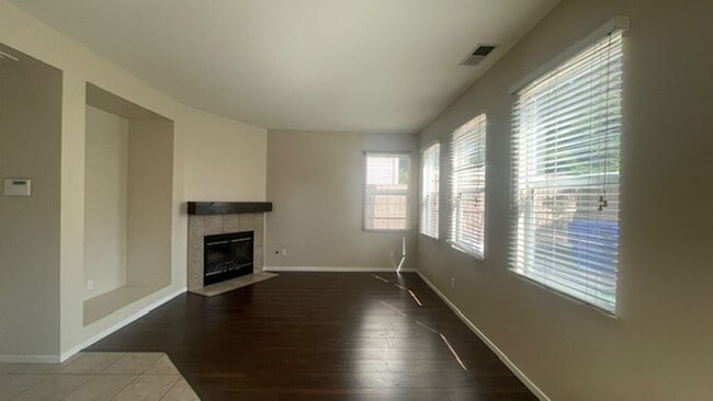 Building Photo - Gorgeous 4 Bedroom, 2.5 Bath with Loft in Rancho Del Oro For Rent!