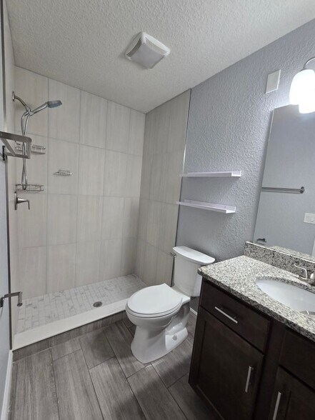 Building Photo - 14341 Island Cove Dr