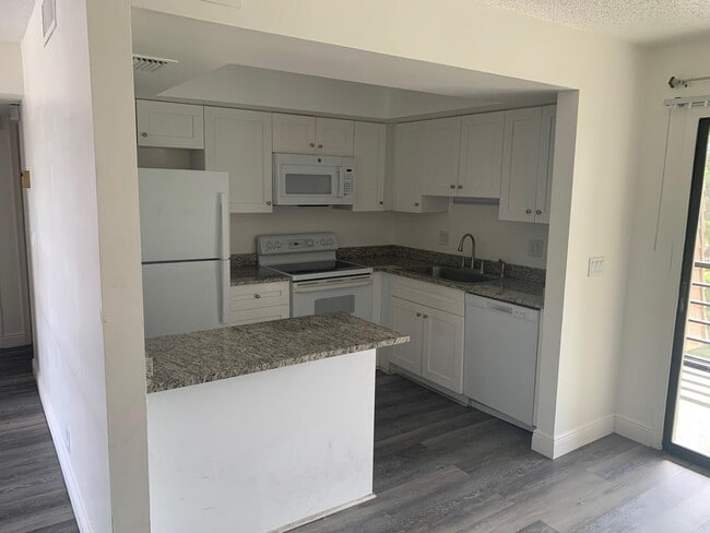 Building Photo - 4688 Oak Terrace Dr