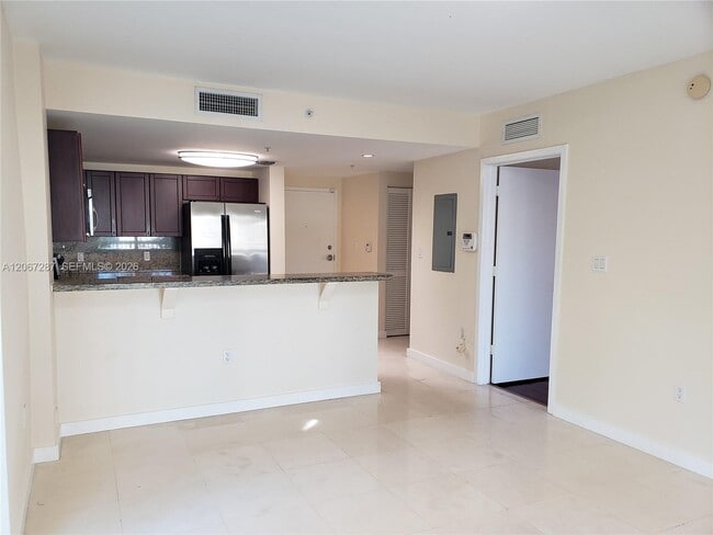 Building Photo - 2740 SW 28th Terrace