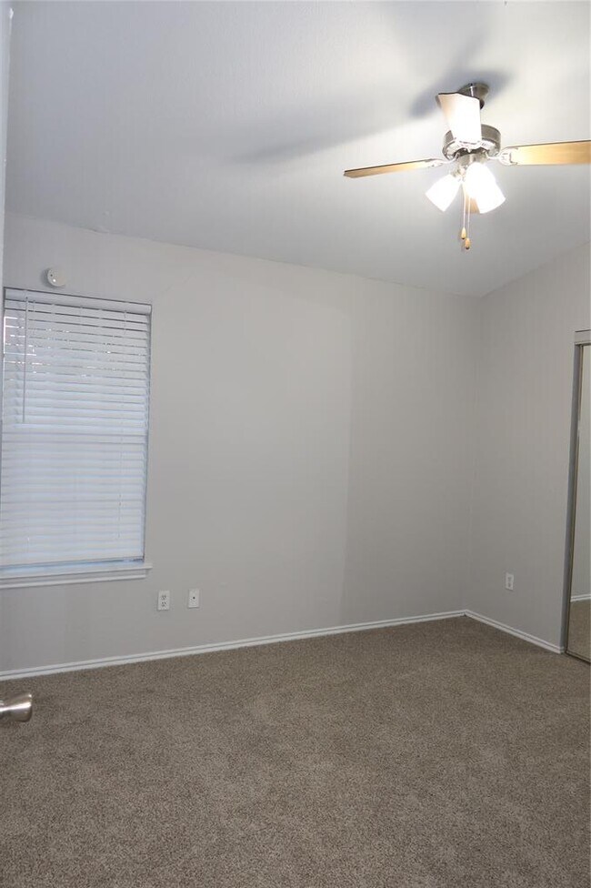 Building Photo - 1830 River Crossing Cir