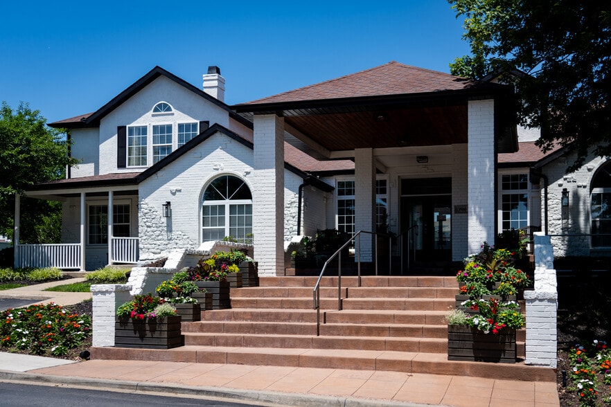 Welcome Center - The Louis Overland Park