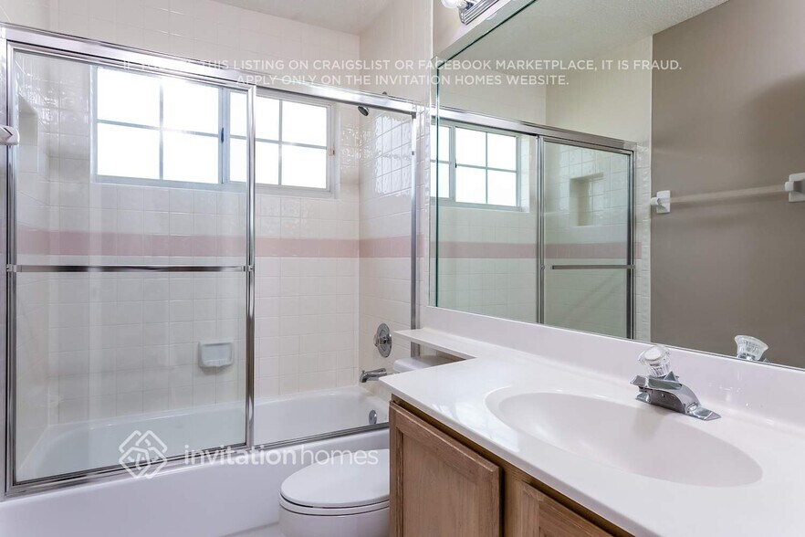Building Photo - 13297 Emerald View Ct