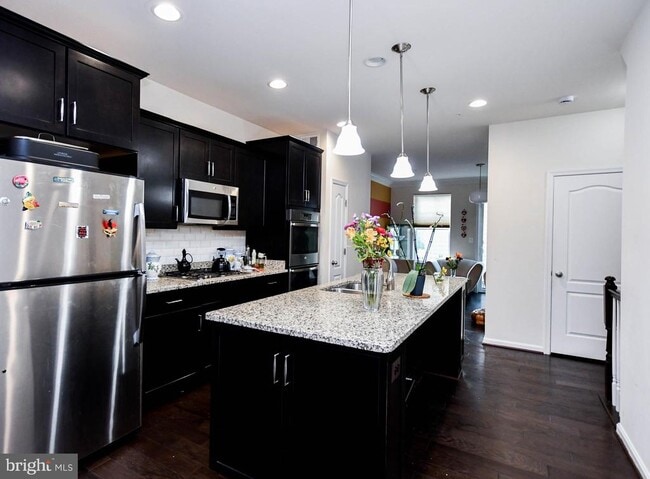 Building Photo - 608 Parkside Pl NE