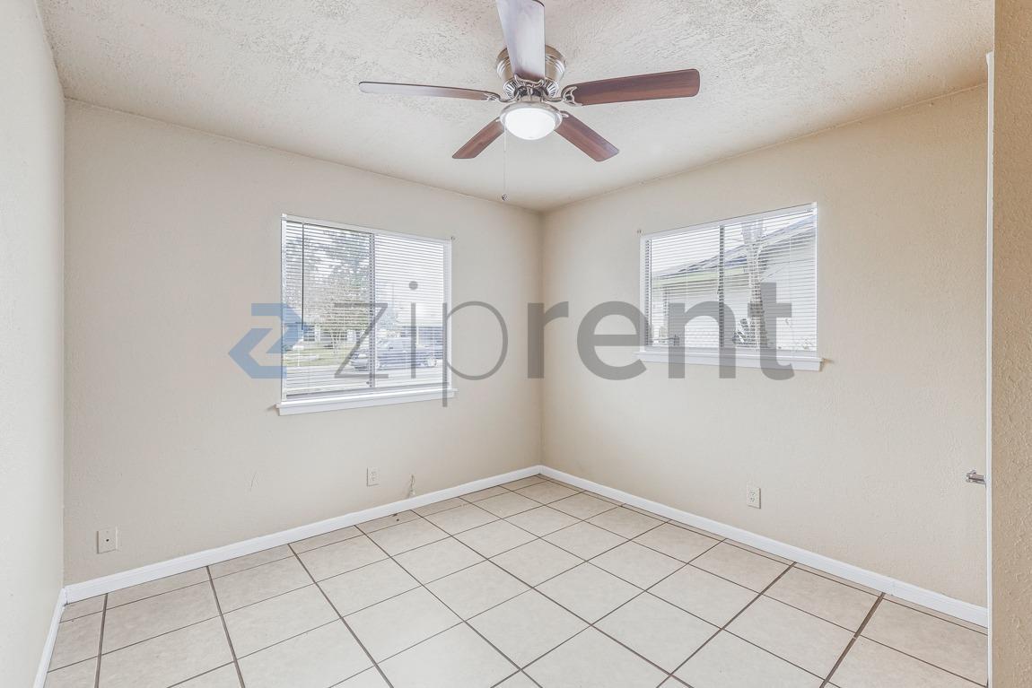 Building Photo - 6916 Shady Grove Dr