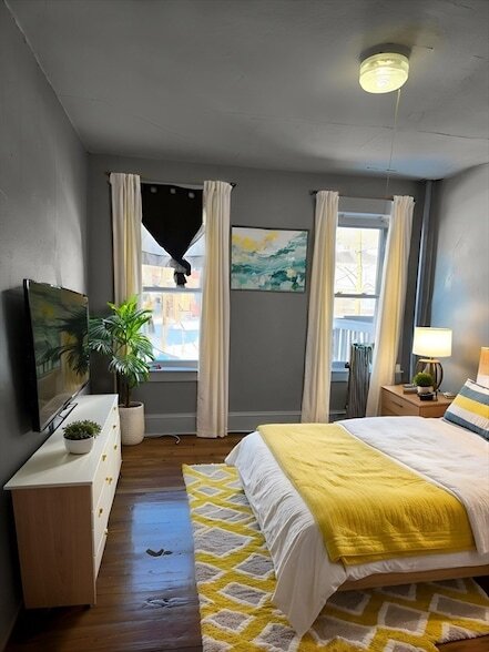 Building Photo - 263 Elm St