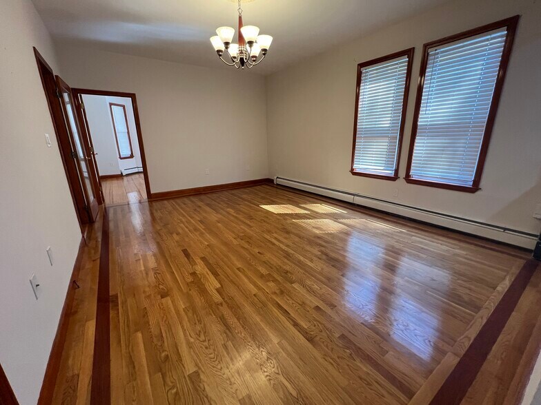 Building Photo - 44 Tuttle St