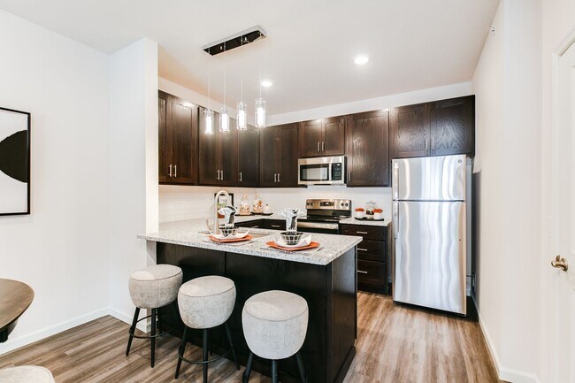 Building Photo - 1447 Pk W Ct