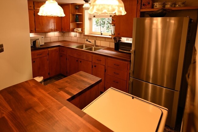 Building Photo - 3bd/2ba Seattle Home