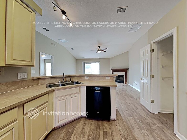 Building Photo - 15574 Spotted Saddle Cir