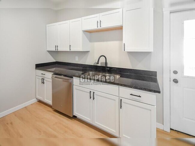 Building Photo - 3027 Boulevard Pl