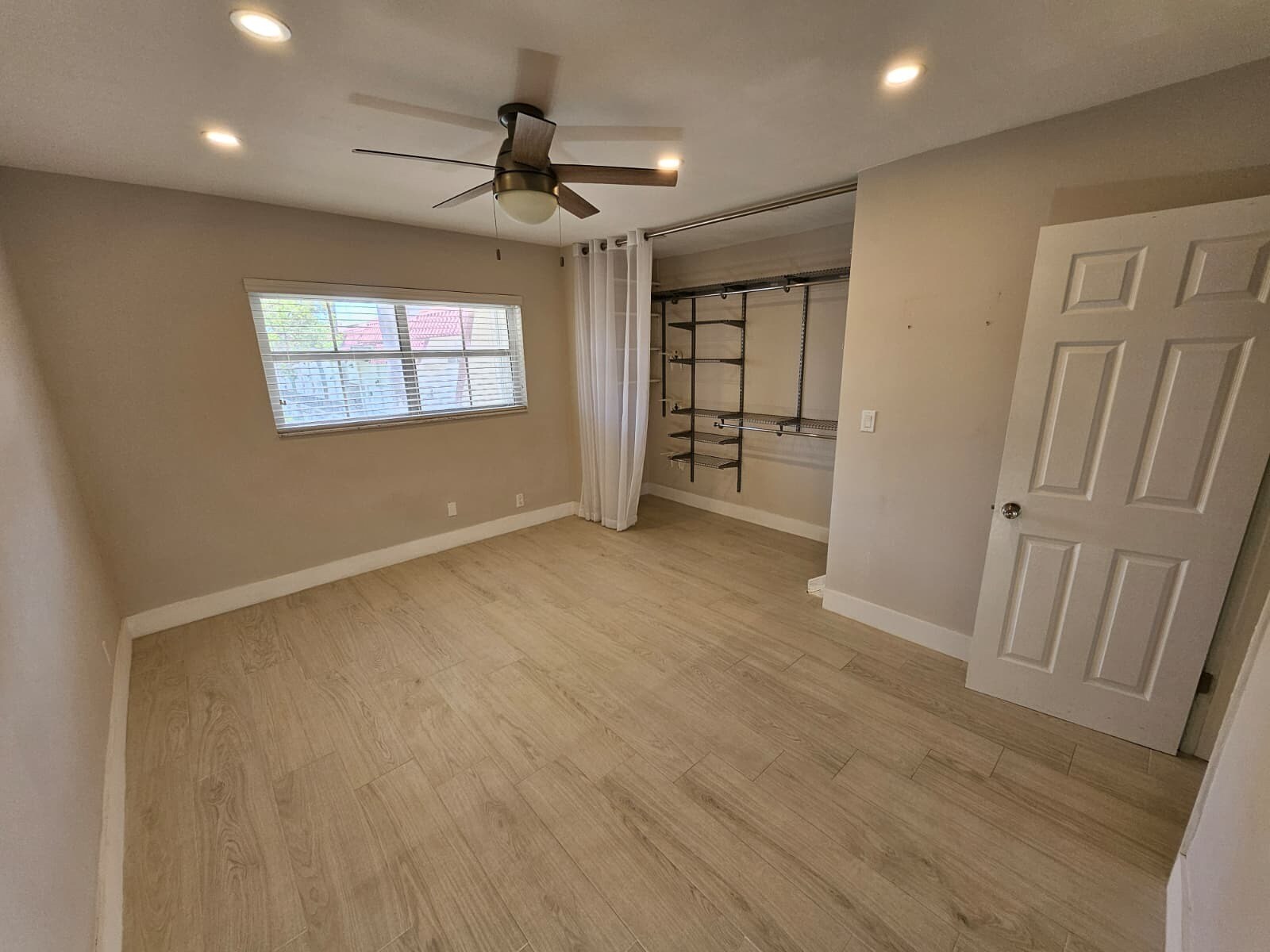 Building Photo - 6707 N Kendall Dr