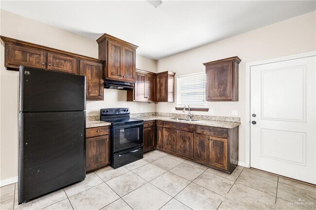 Building Photo - 18 W Garfield Ave