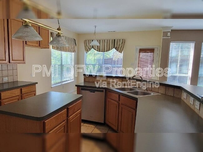 Building Photo - 2400 Spillway Cir