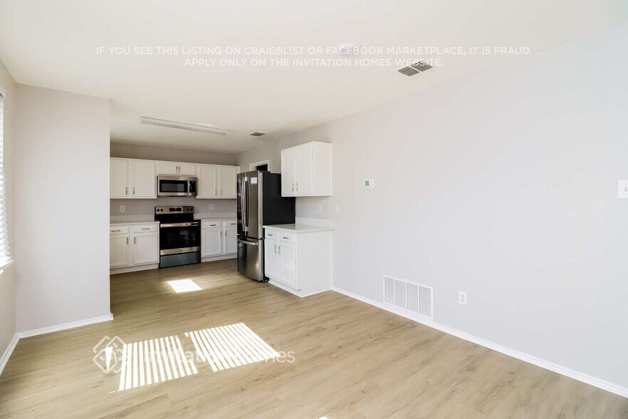 Building Photo - 6005 English Saddle Ln