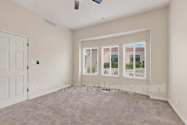 Building Photo - 11509 Woodmar Ln NE