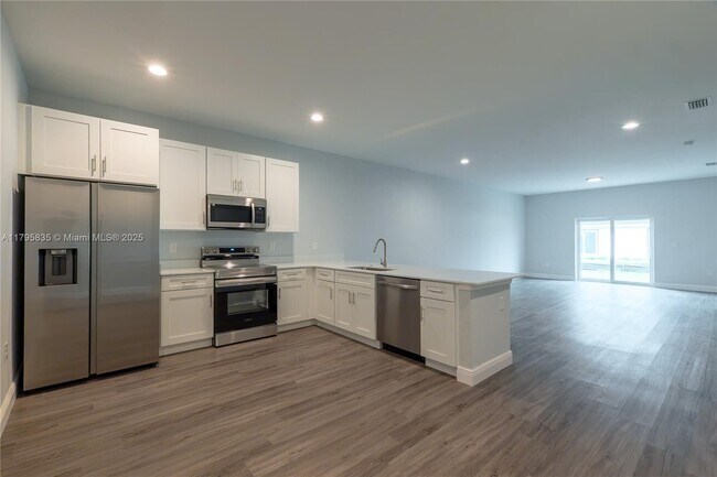 Building Photo - 8450 Dinnano St
