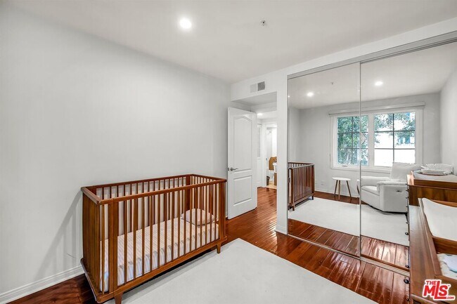 Building Photo - 10555 Ashton Ave