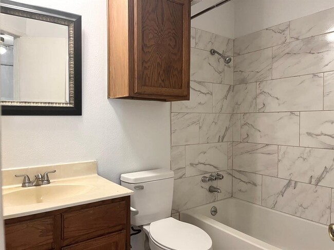 Building Photo - 8905 Curlew Dr