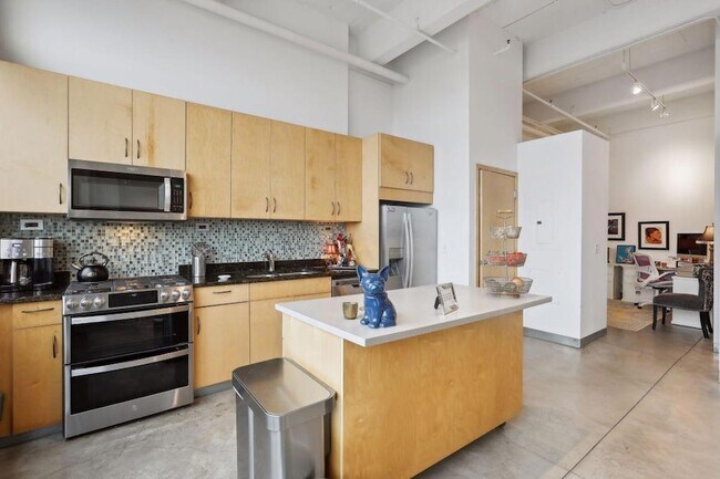 Building Photo - 700 N Washington Ave