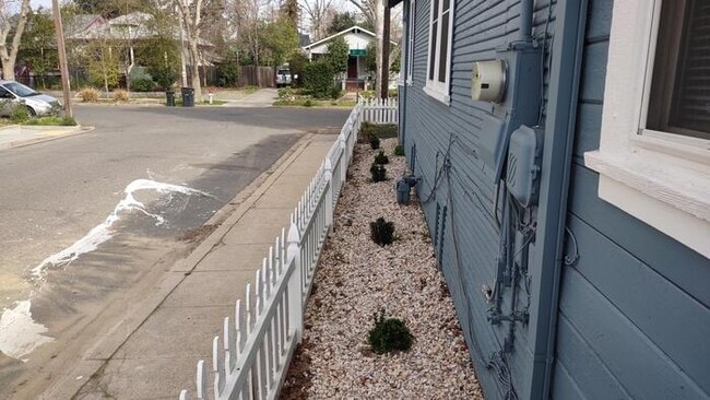 Building Photo - Charming 3 Bedroom Home Near Broadway | Spacious Layout | Prime Sacramento Location