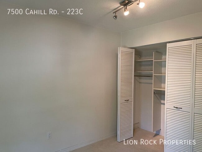 Building Photo - 7500 Cahill Rd