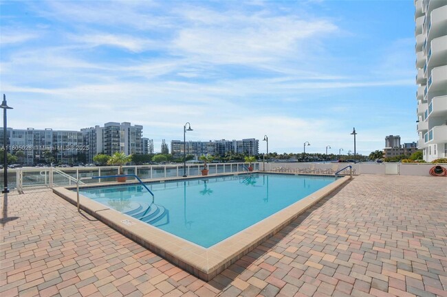 Building Photo - 3000 S Ocean Dr
