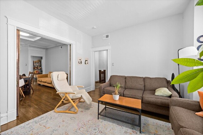 Building Photo - "Charming 3-Bed Duplex with Hardwood Floors & Cozy Fireplace - 6114 Waterman Blvd, St. Louis!" ST...